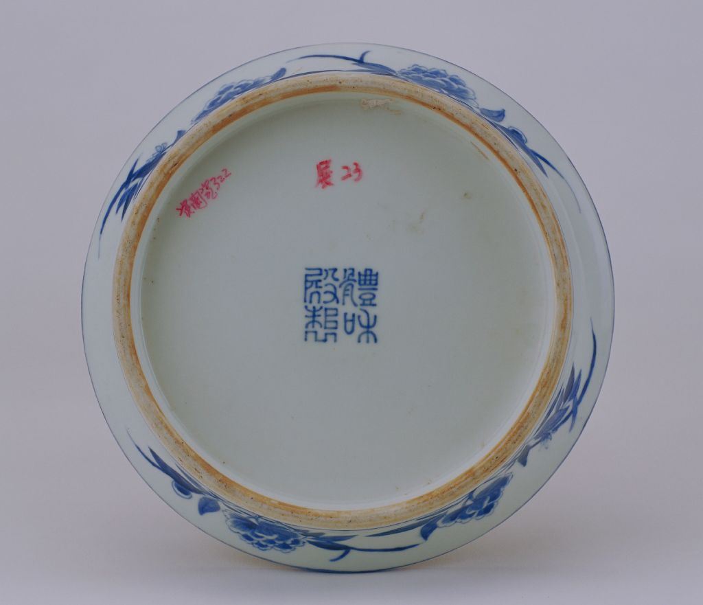 图片[2]-Blue and white folding branch pattern basin toilet box-China Archive